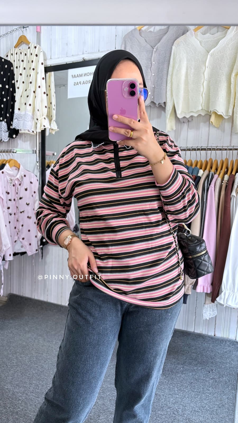 Kaos Salur Kerah Ukiran — foto 1